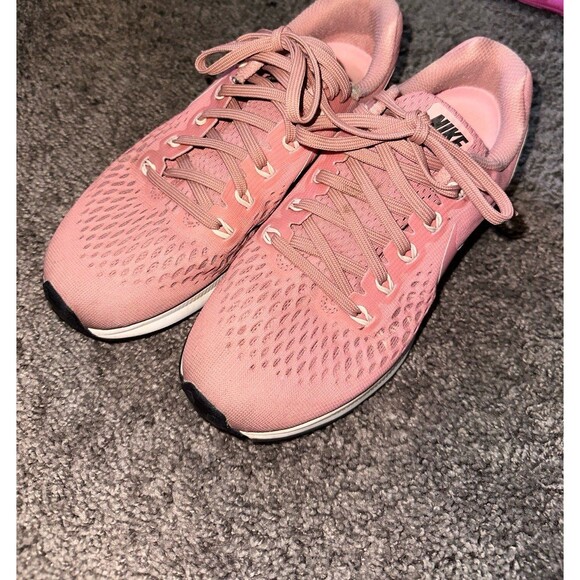 Nike pink running shoes - Picture 1 of 7